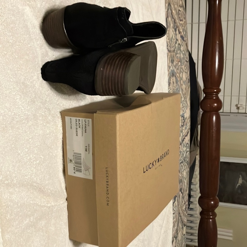 Lucky Brand Fhuna Suede Booties